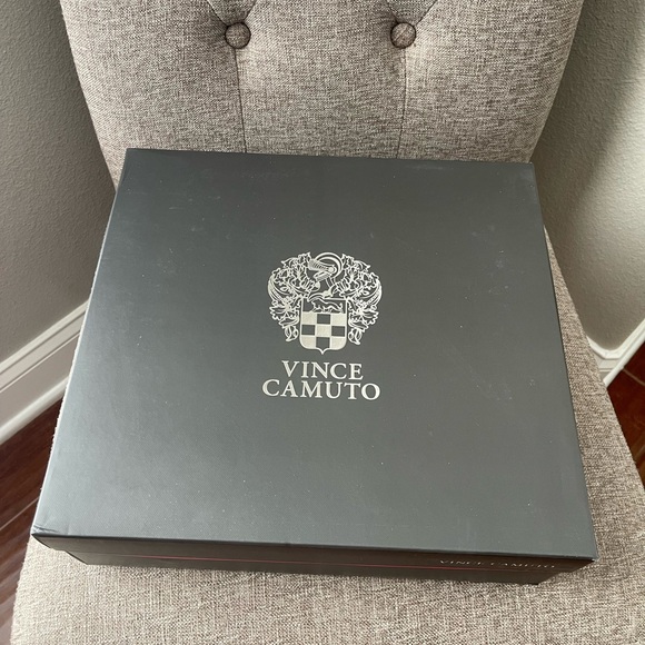 Vince Camuto Women's Allost Pointy Toe Bootie Ankle Boot In Size 7  EU 38 - Picture 2 of 10